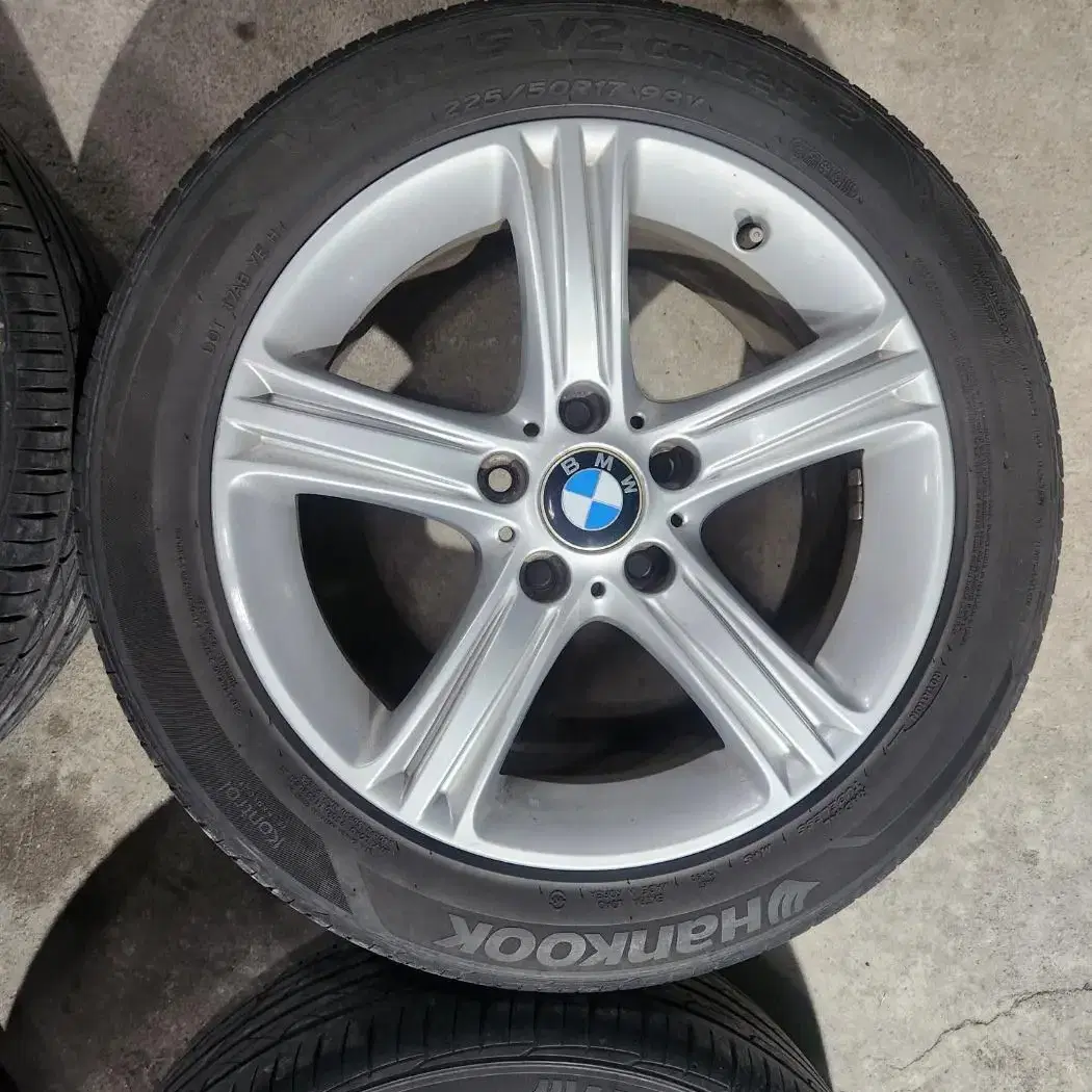 17인치 BMW 네비팩 순정휠타이어 한대분 판매합니다