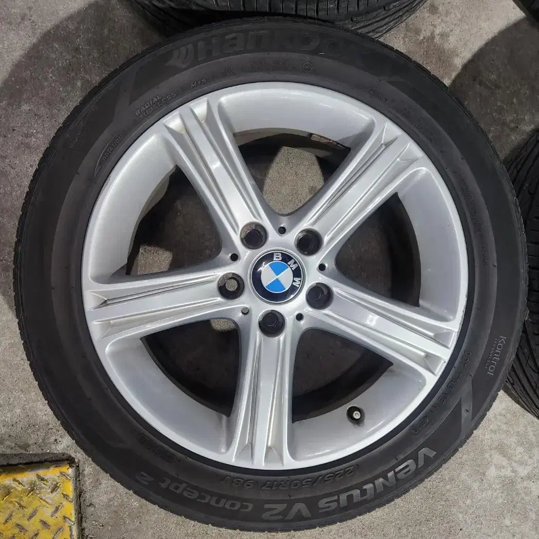 17인치 BMW 네비팩 순정휠타이어 한대분 판매합니다