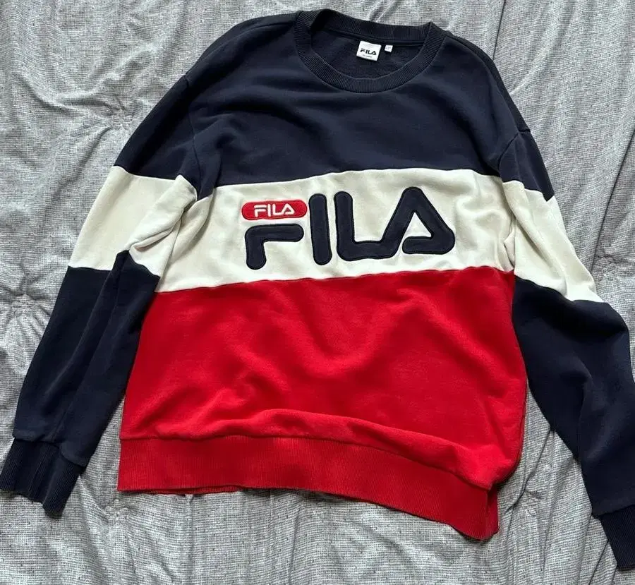 110) fila 배색 맨투맨