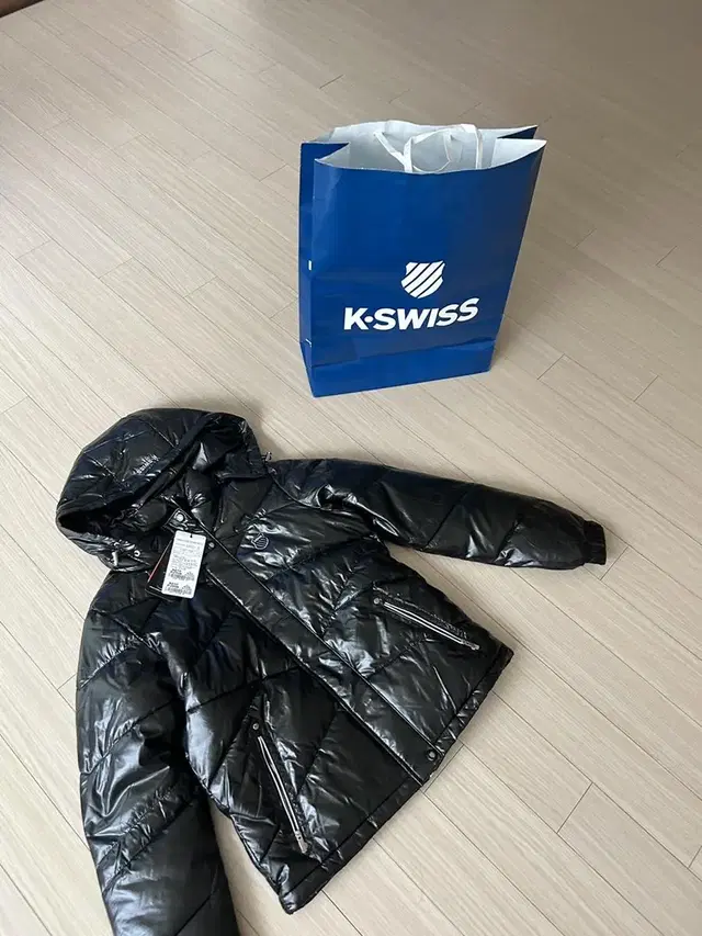 새상품)kswiss 케이스위스 패딩 여성90 블랙