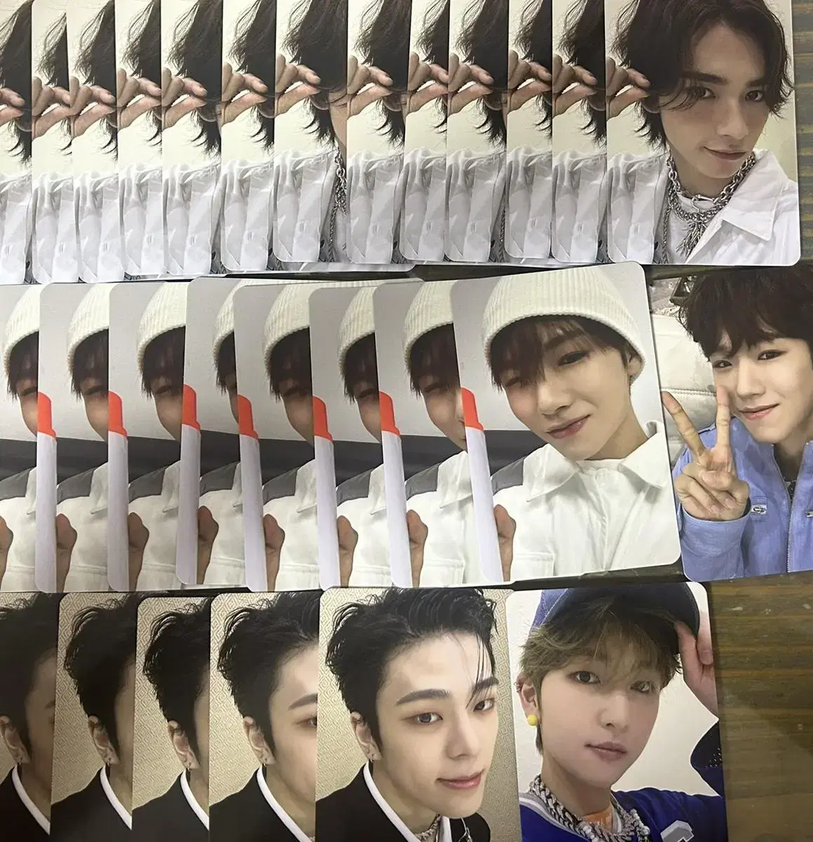 Whov unsealed album (with all components), Rising Star offline unreleased photocard, album photocard