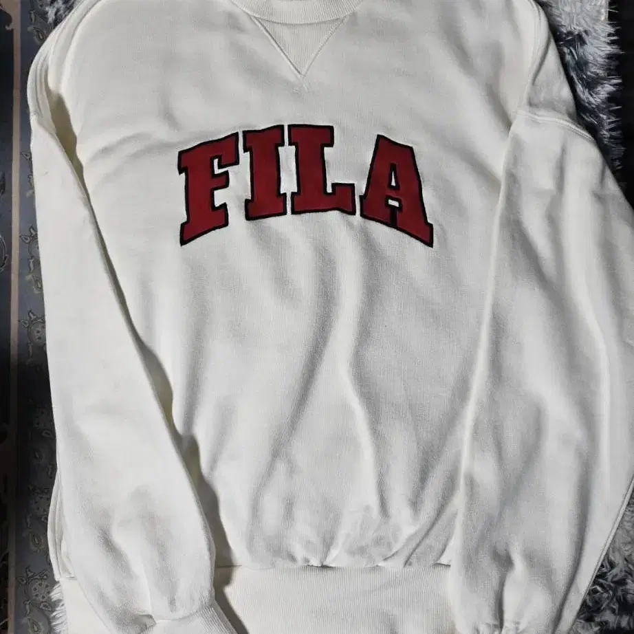 휠라 fila 로고티 오버핏 맨투맨 스웻셔츠 M 95