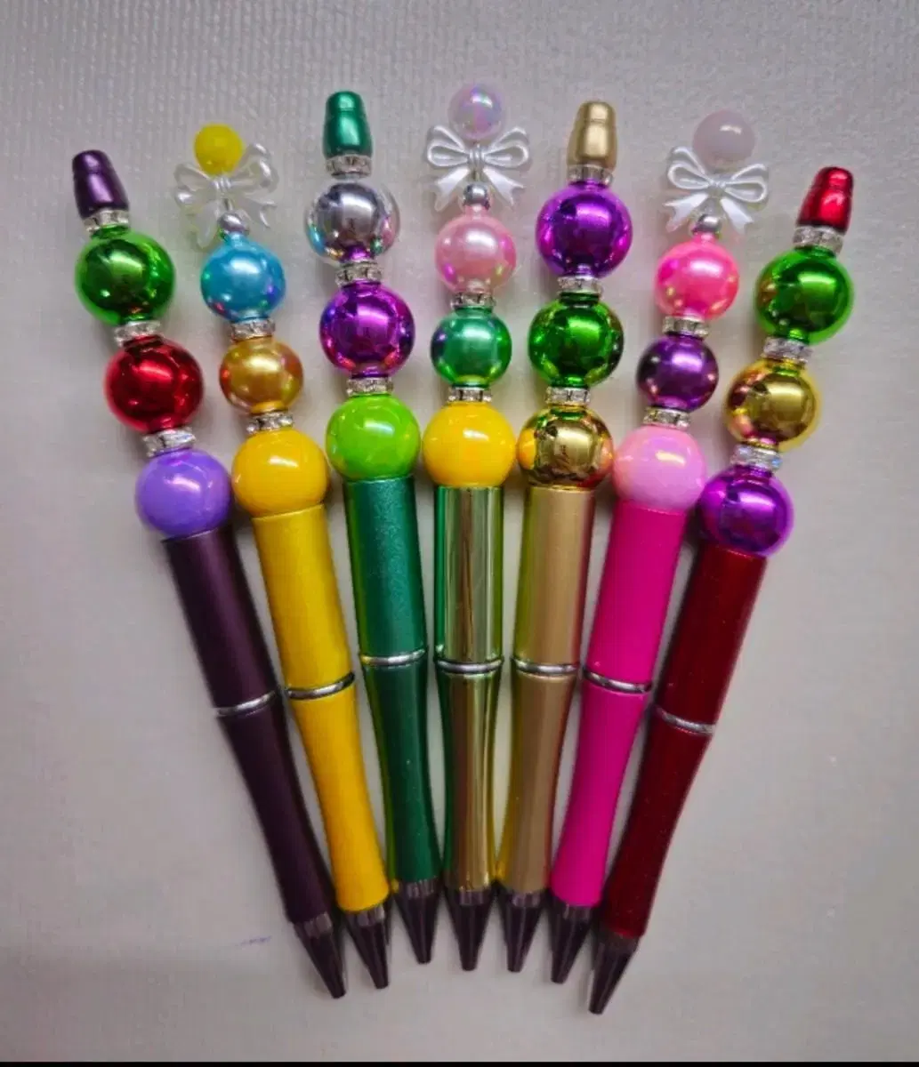 Bead ballpoint pen