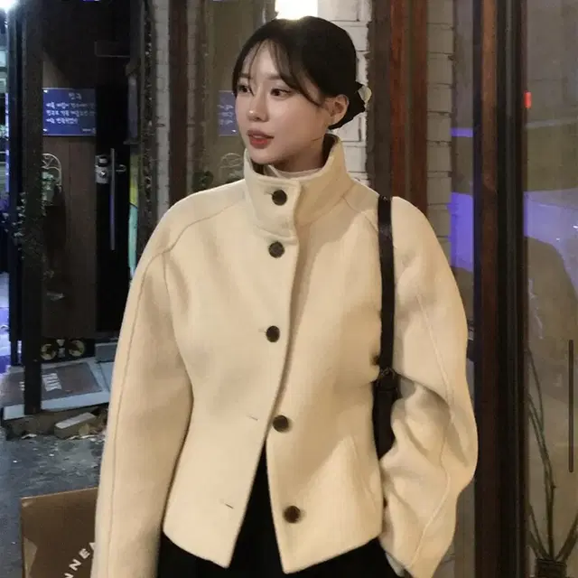 레이브 하이넥 숏코트 High Neck Short Coat in Ecru