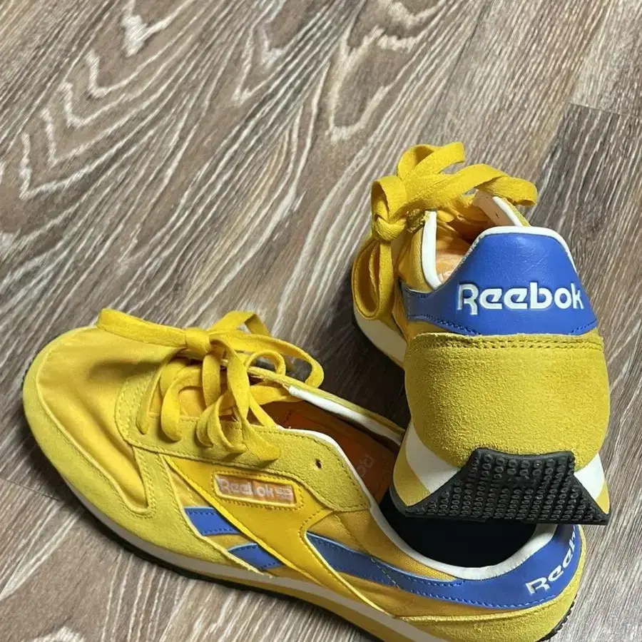 새상품reebok리복옐로우클래식아즈텍 런닝화러닝화등산화조깅화운동화커플아이