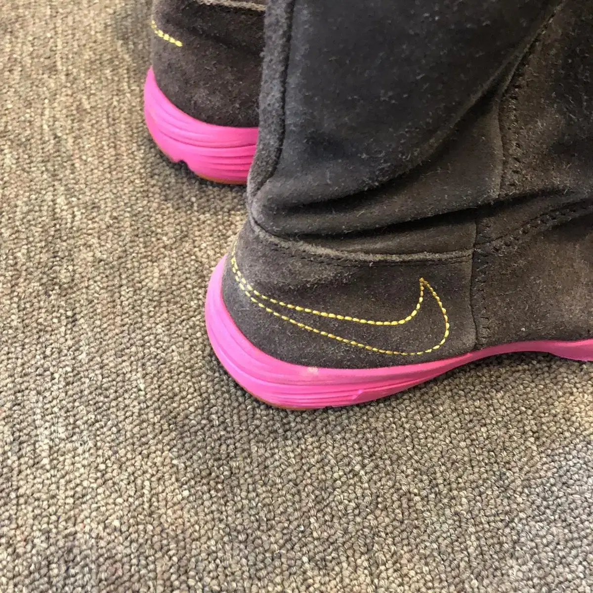 Vintage Nike pink brown fur boots