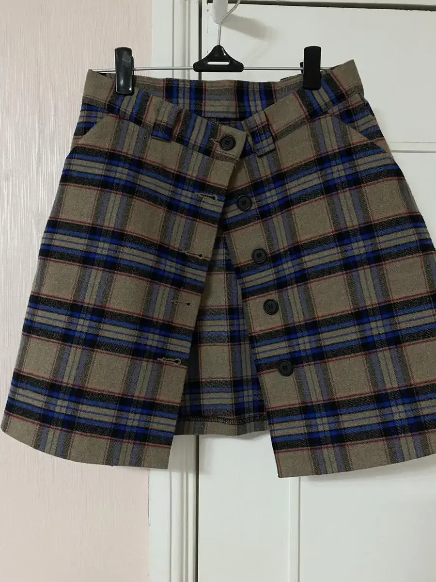 Winter check button skirt