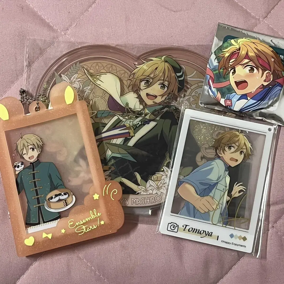 Ansta Tomoya Yusuha Heart Acrylic, Odekake, Manna Acrylic, Badges for sale