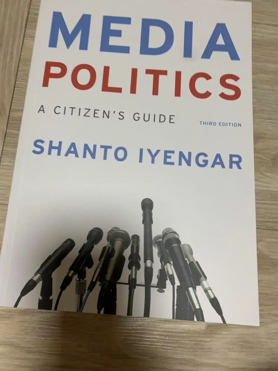 Media politics a citizen's guide(원서)