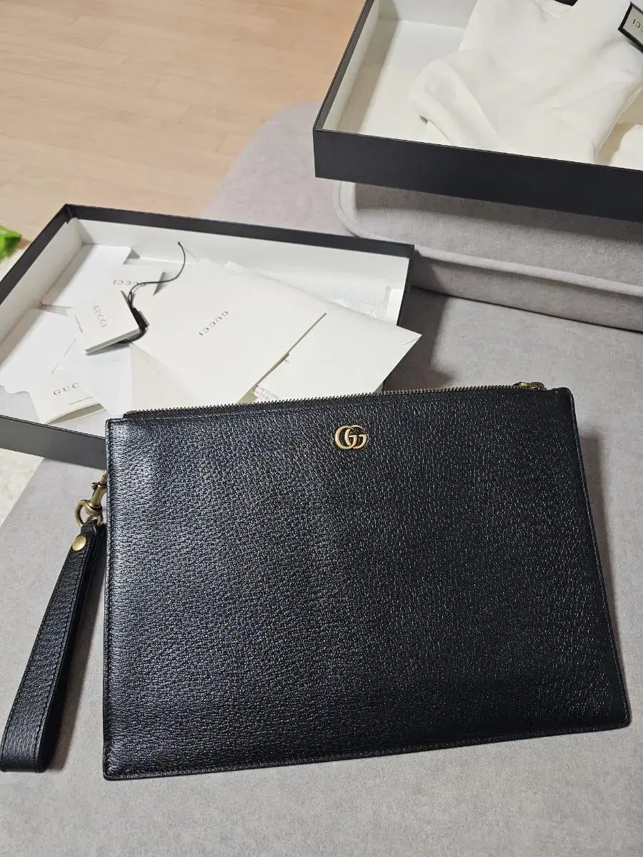 Gucci Marmont Clutch Bag Full Box is brand new