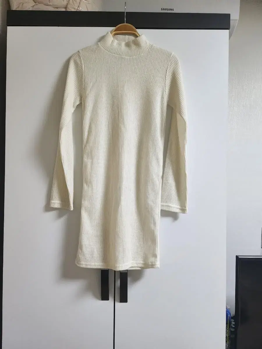 (New)Vahn neck long sleeve knit top