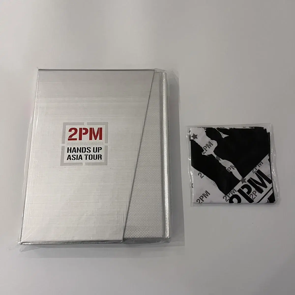 2pm 핸즈업 투어 dvd 투피엠 hands up 포토북 + 공식 손수건