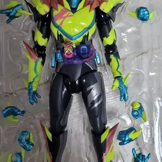 SHF 가면라이더 리바이스 썬더게일 팝니다