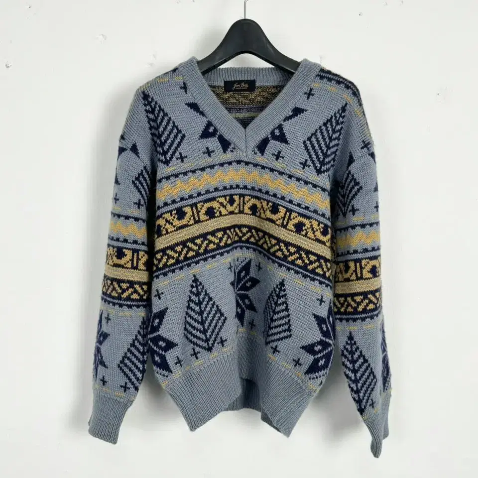 vintage nordic tribal v-neck knit