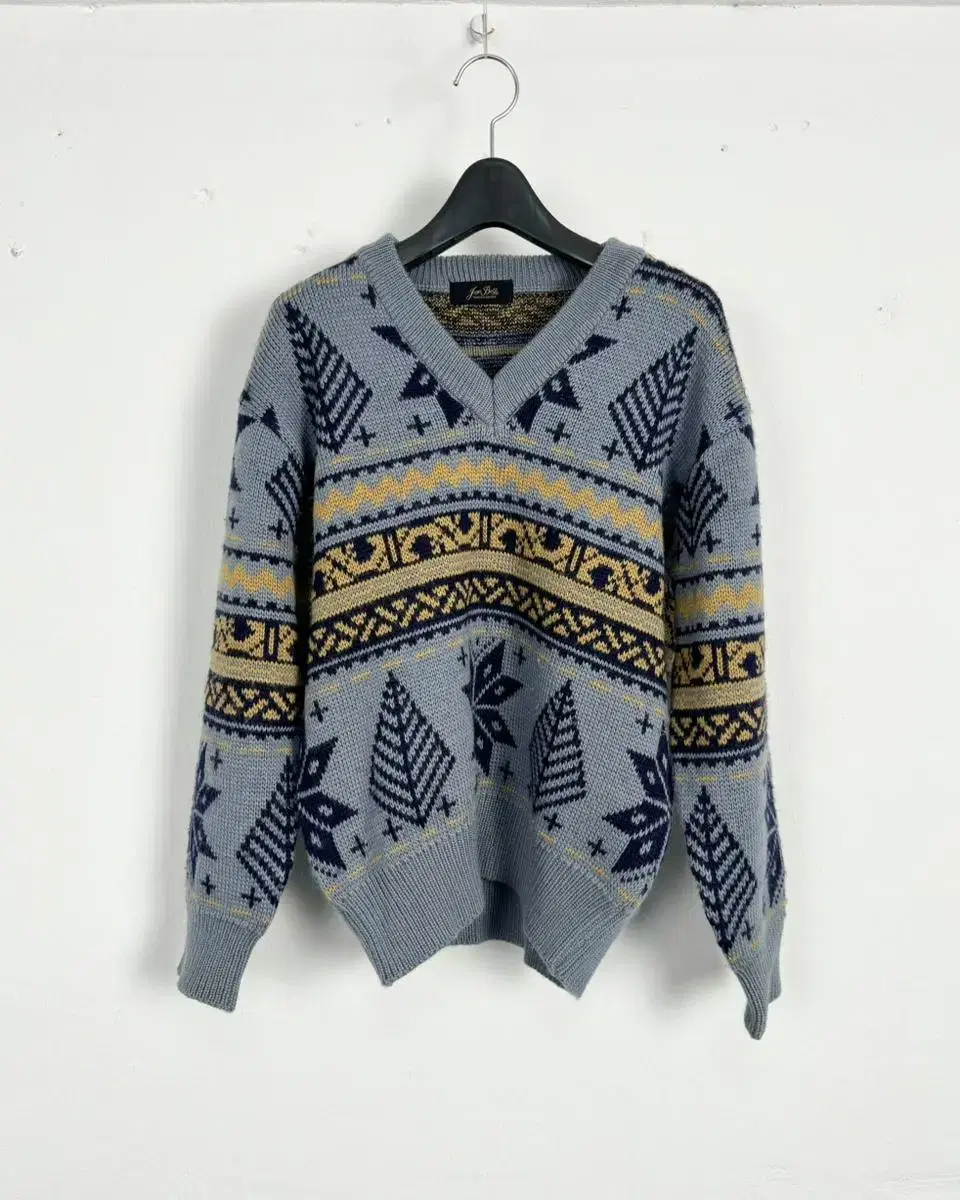 vintage nordic tribal v-neck knit