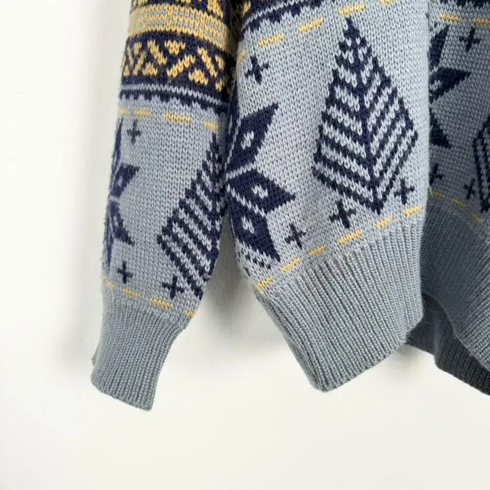 vintage nordic tribal v-neck knit