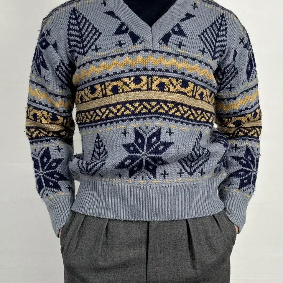 vintage nordic tribal v-neck knit