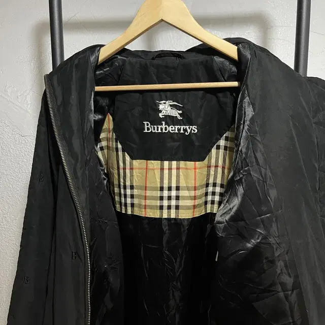 Burberry B 로고 누빔 패딩 자켓