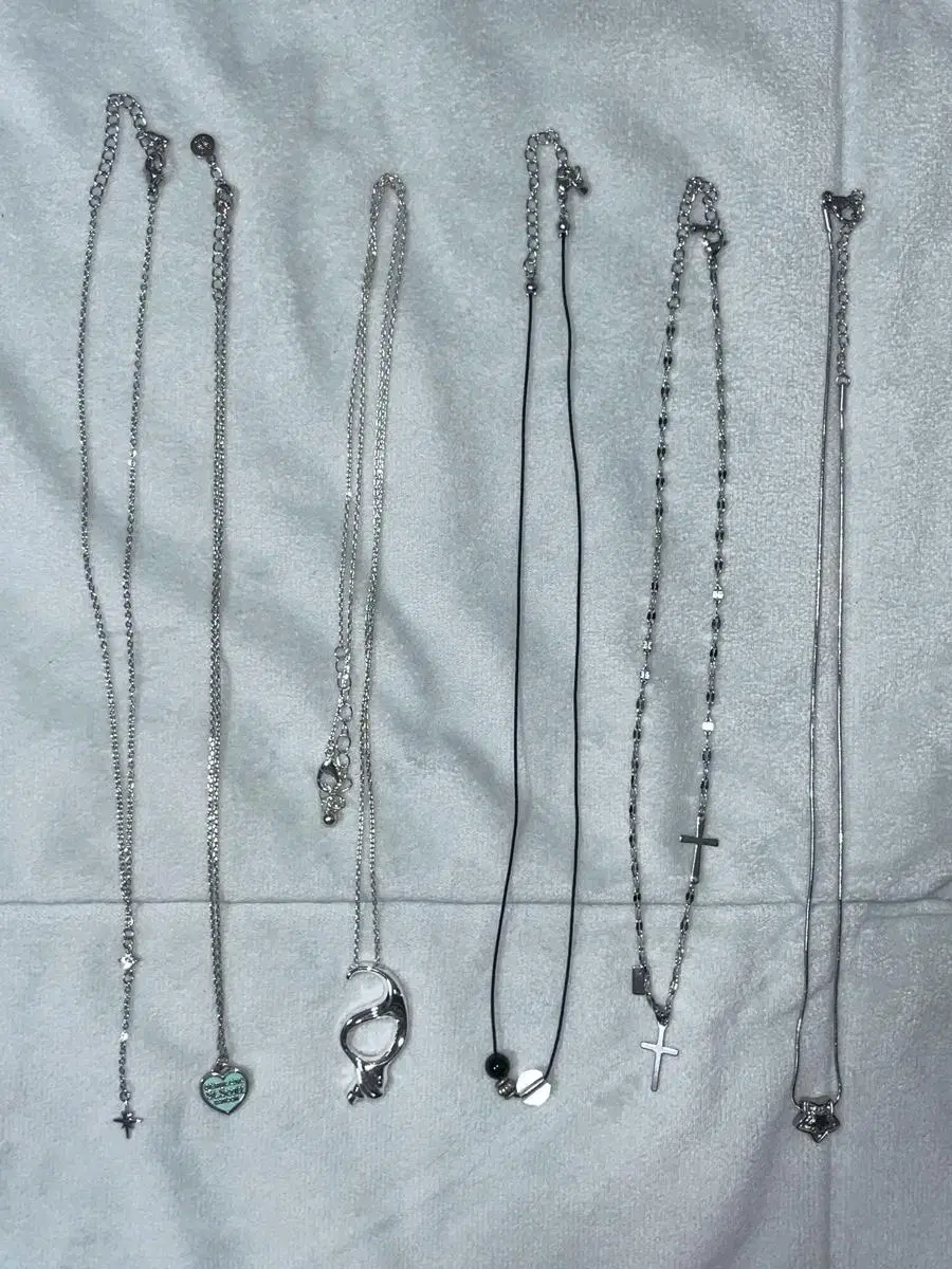 Organizing necklaces