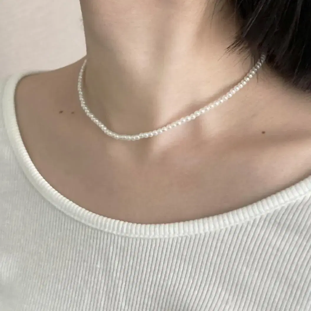 Pearl choker necklace