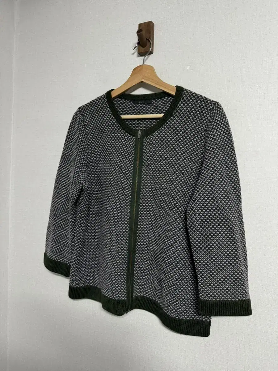 (L)cosWomen's knit jumper