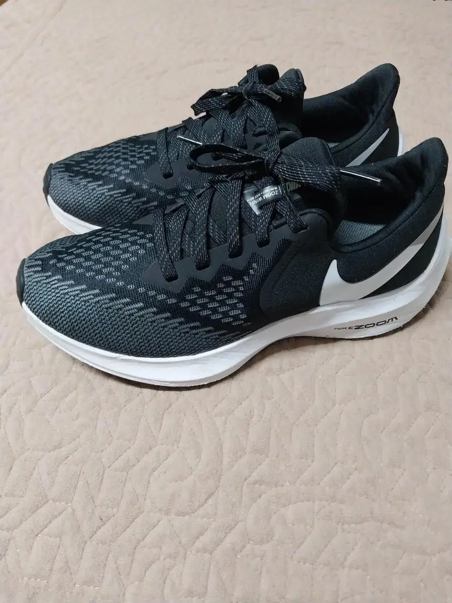 240 Nike Running Shoes Sneakers 240 3047