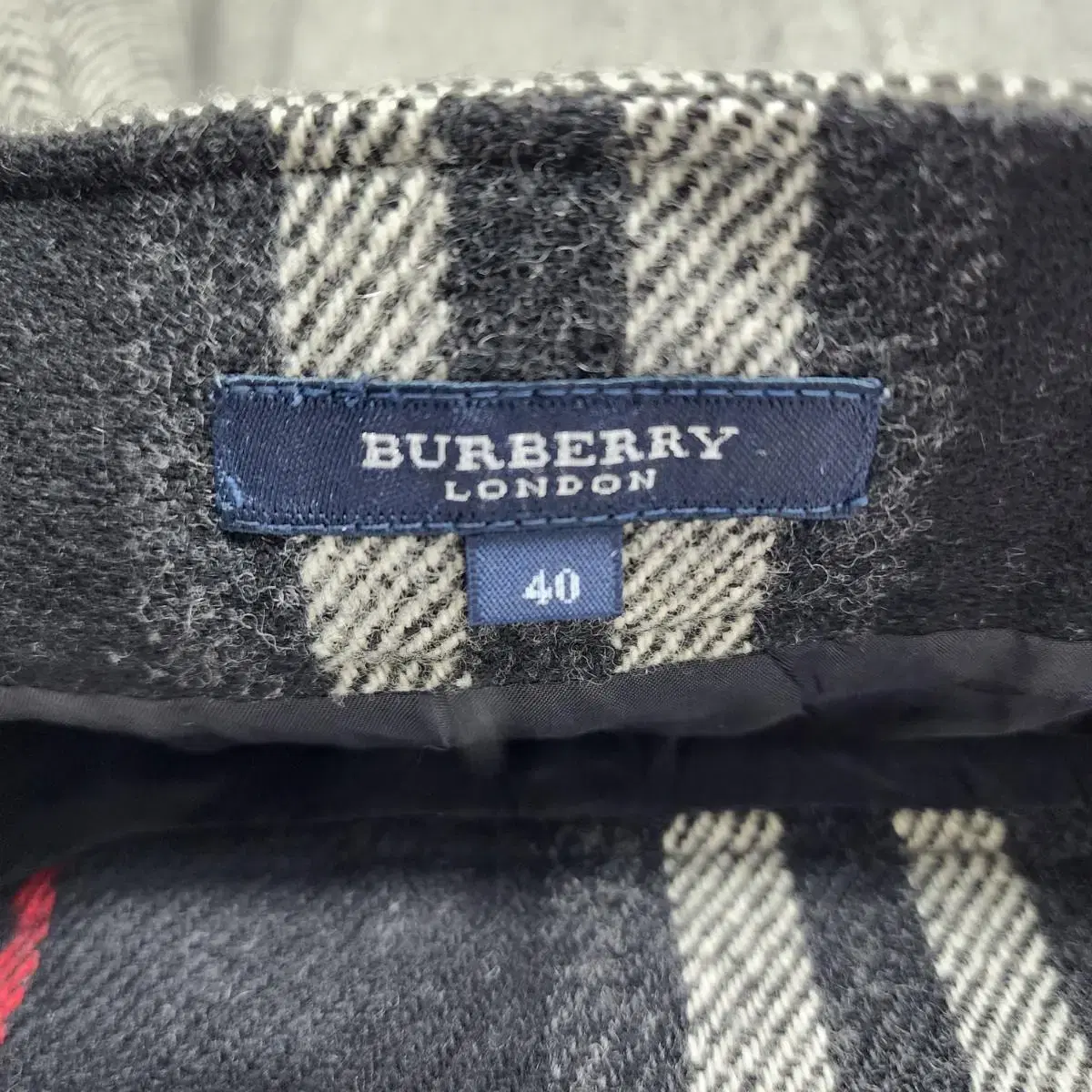 버버리(BURBERRY) 미디 울 스커트