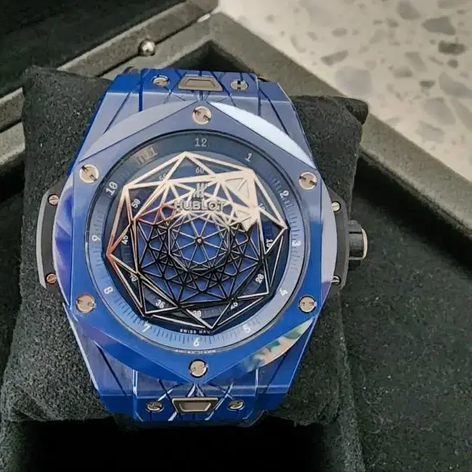 HUBLOT 상블루티타늄한정판(98/200)