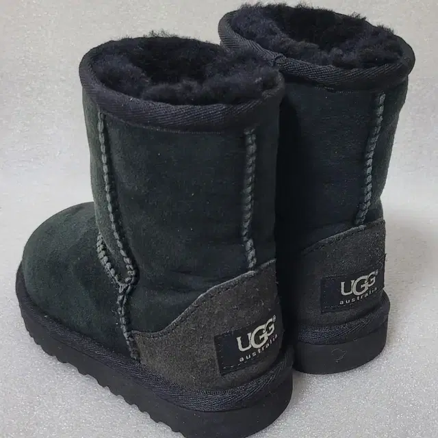 어그 UGG 가죽방한부츠 양털부츠 중목부츠 유아아동용 150 블랙