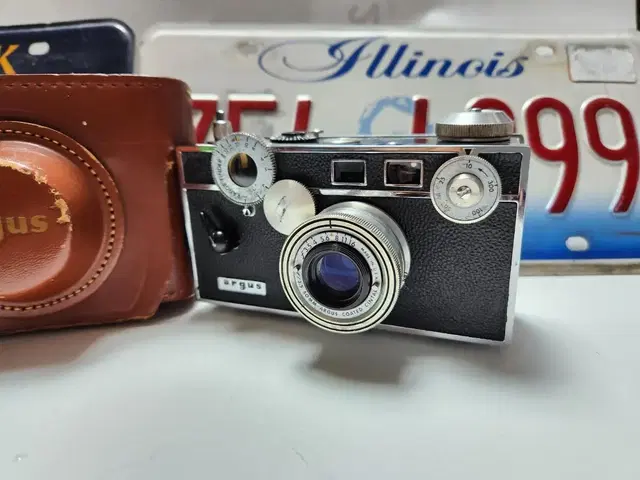 앤틱/빈티지 미국 Argus C3 35mm 브릭카메라와 B급 가죽케이스