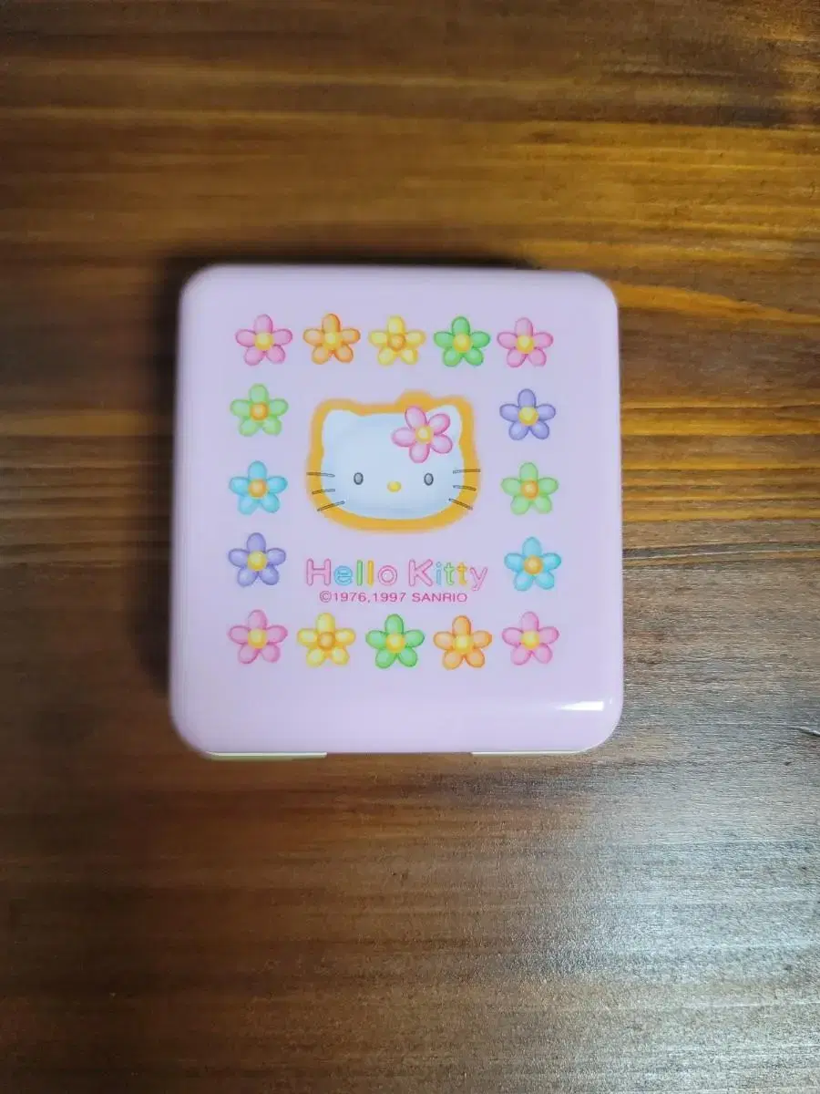 Classic Flower Kitty Lens Case