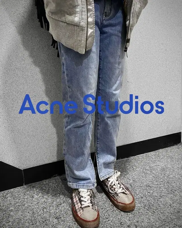 ACNE STUDIO 아크네 스튜디오 크롭 절개 디테일 데님 팬츠 청바지