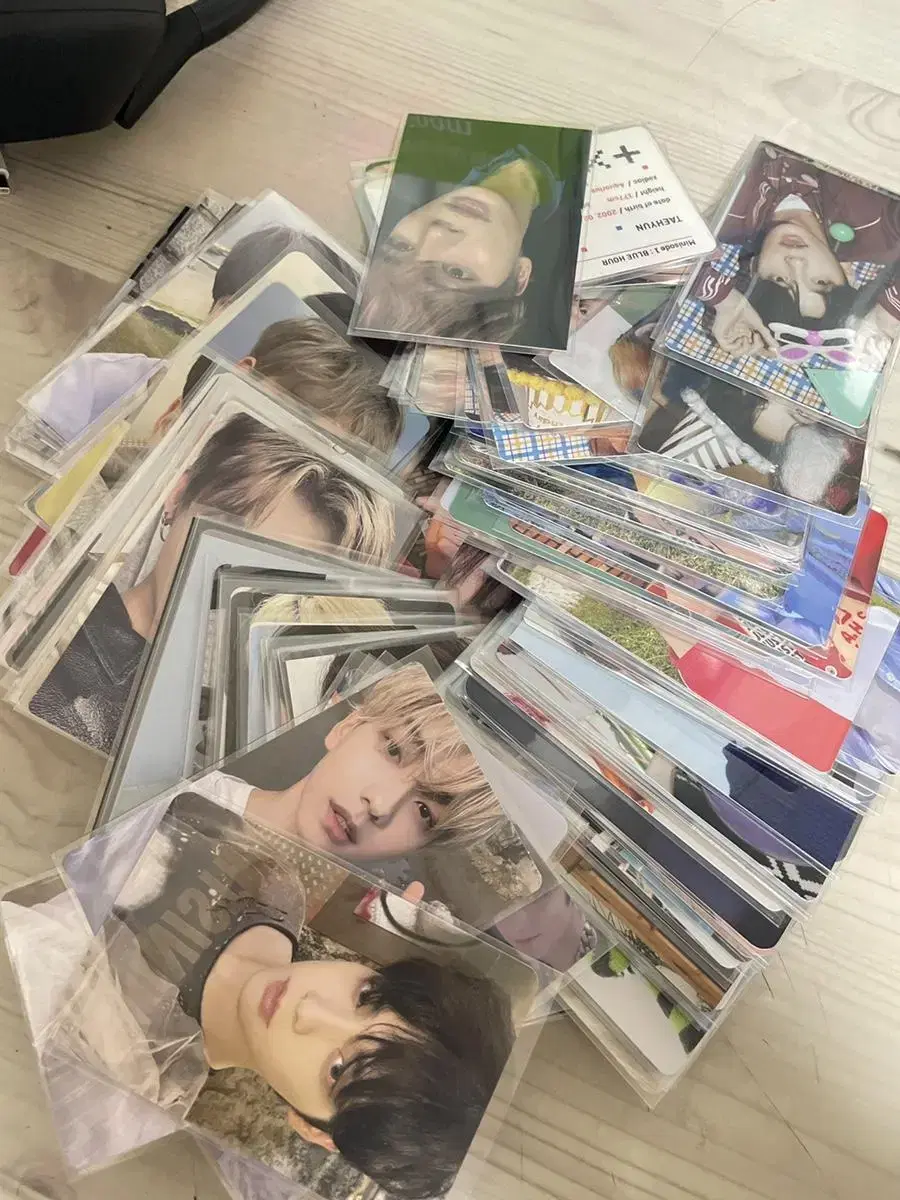 (Urgent!!!) txt I'm selling 118 photocards in bulk wts.