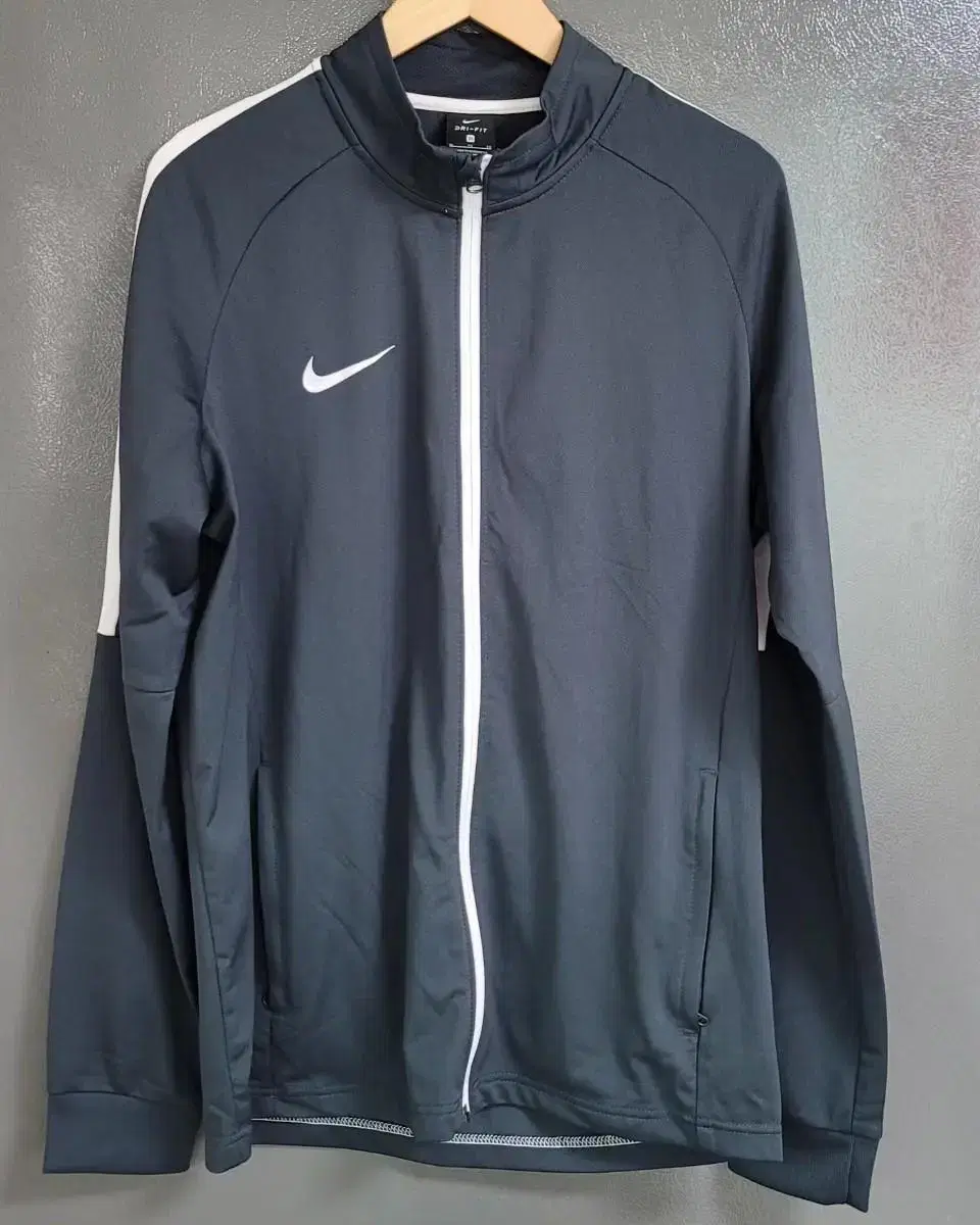 Nike zip up jacket