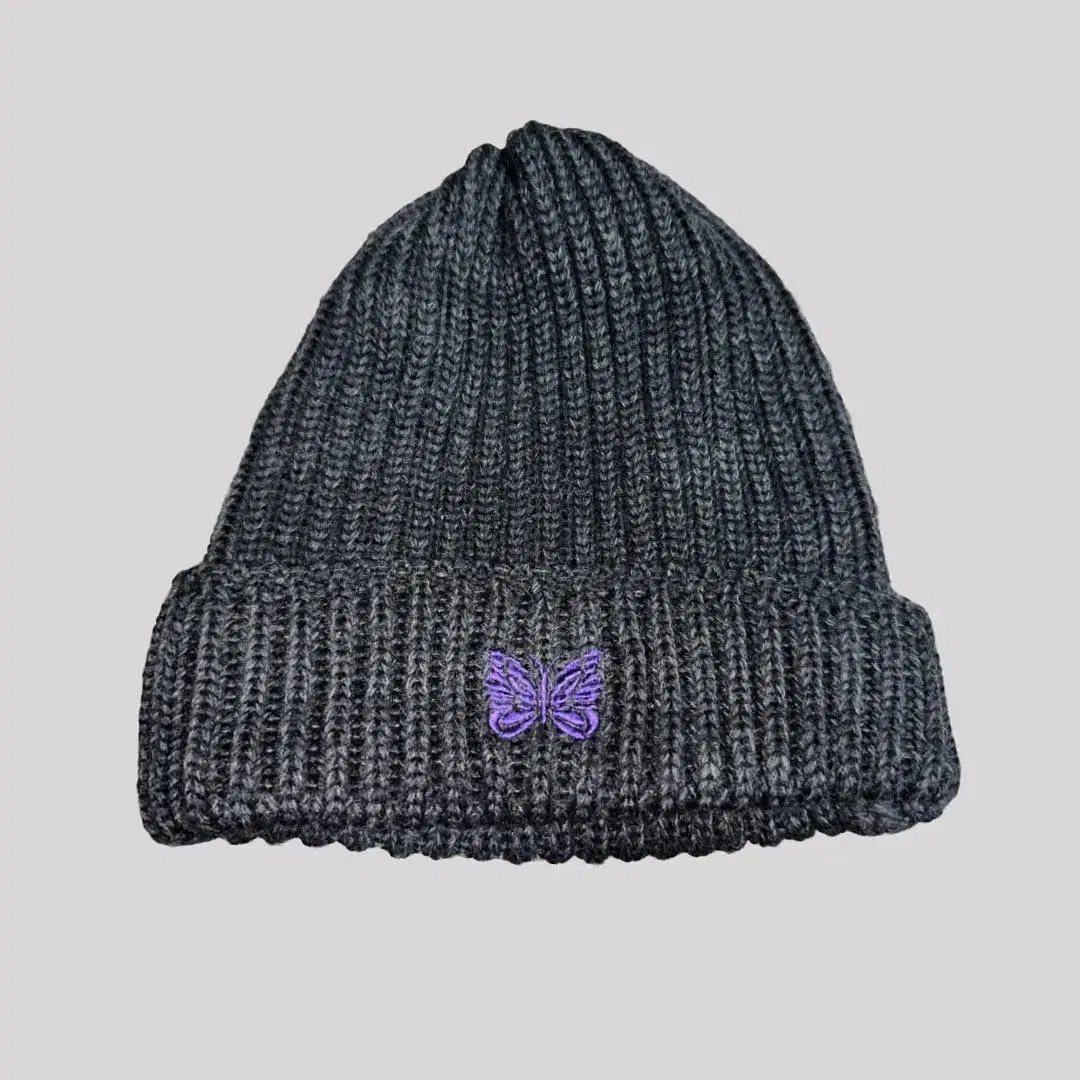 needles beanie