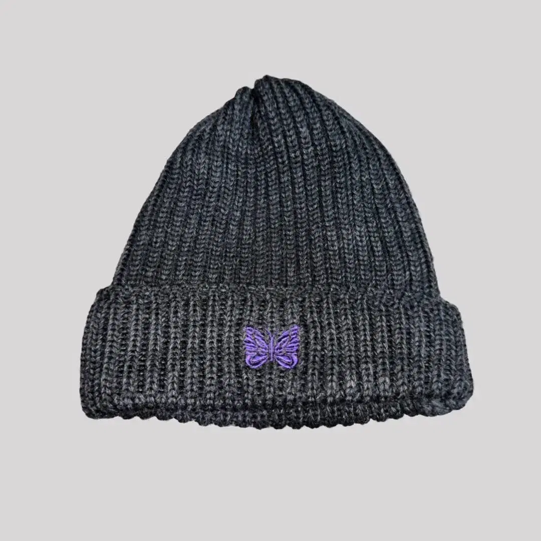 needles beanie