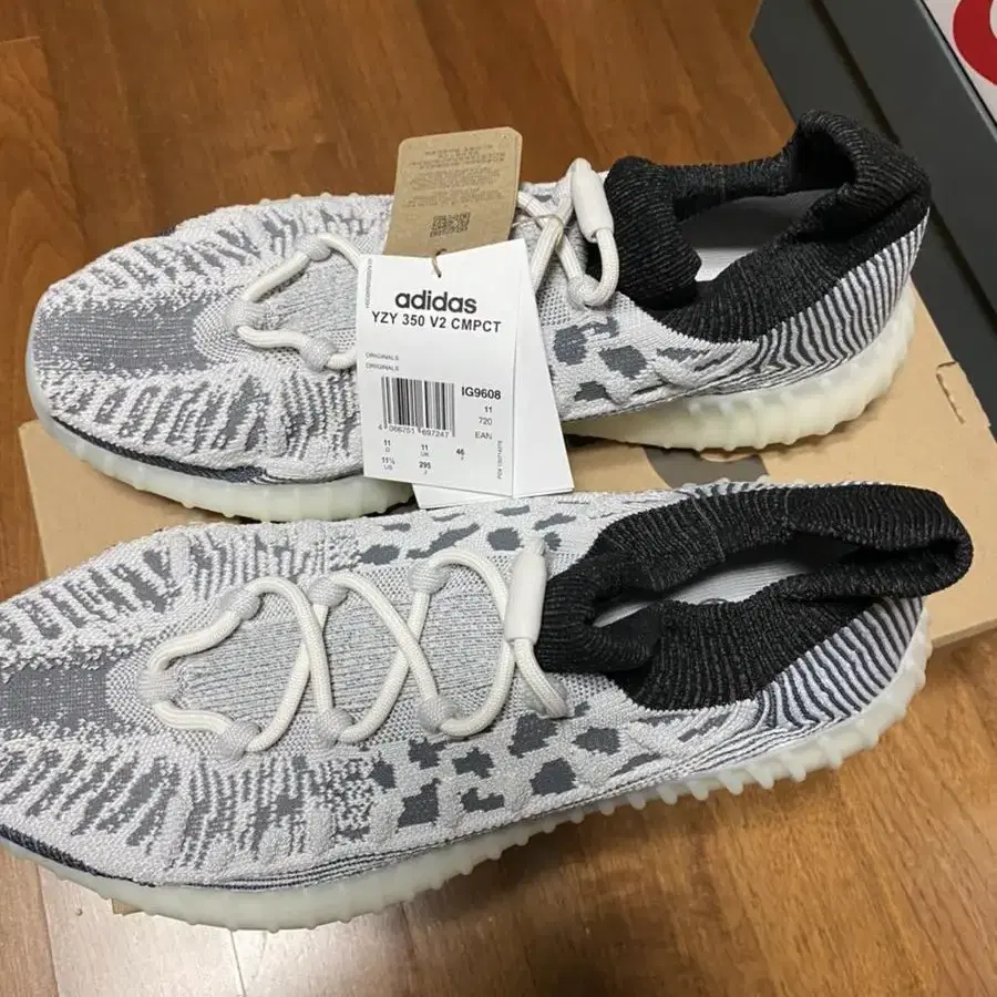 YZY 350 v2 cmpct 아디다스 이지