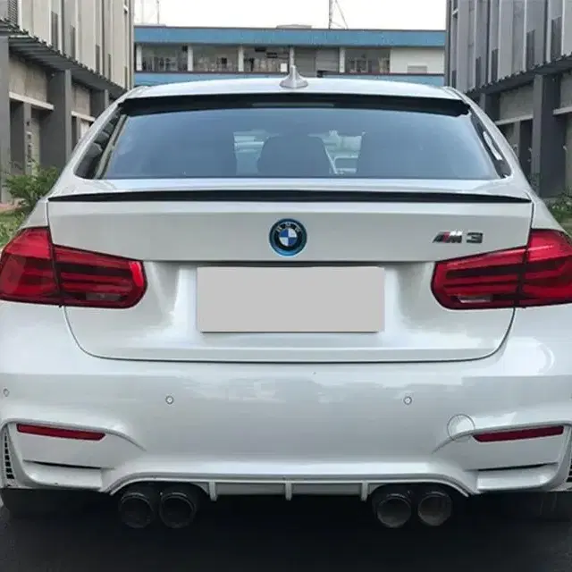 BMW 3시리즈 F30 M3 CS F80 블랙 카본 스포일러