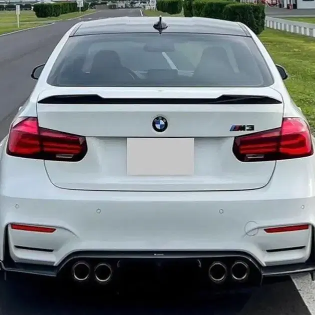 BMW 3시리즈 F30 M3 CS F80 블랙 카본 스포일러