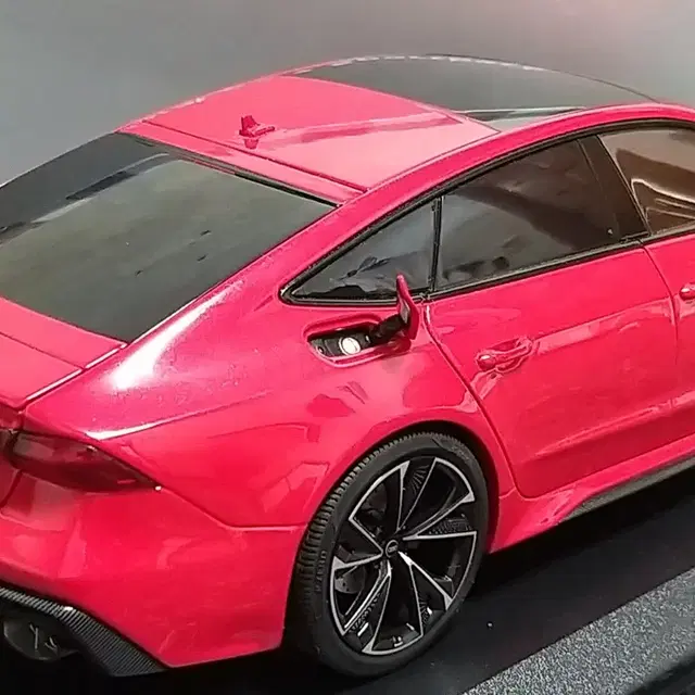 AUDI RS7 스포트백 1:18 다이캐스트 풀박스