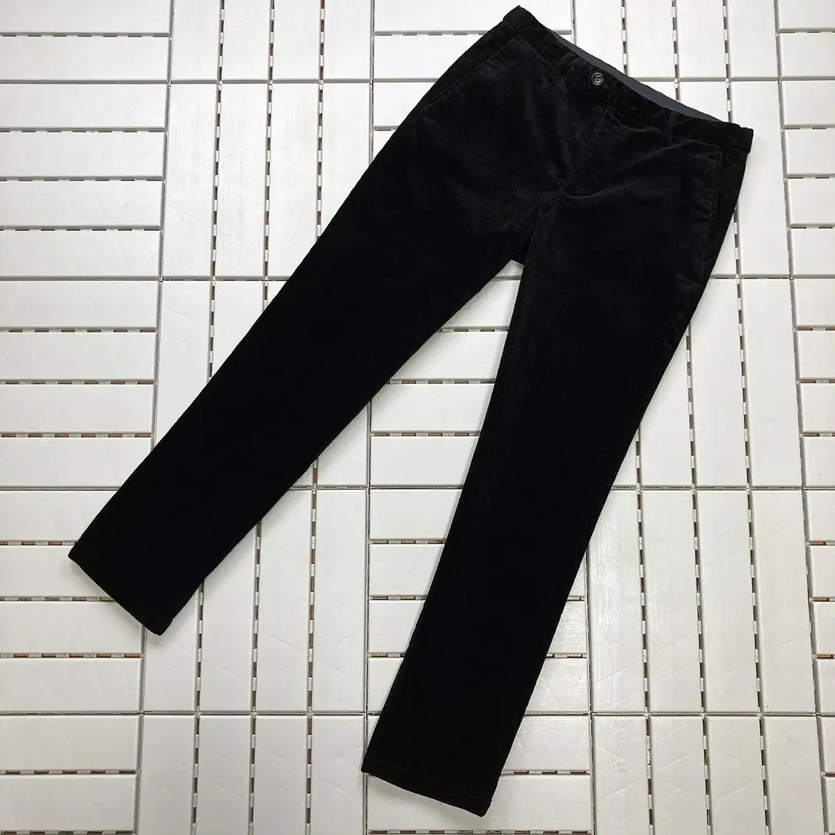 [32] New Intermezzo black straight-fit spandex corduroy banded pants.