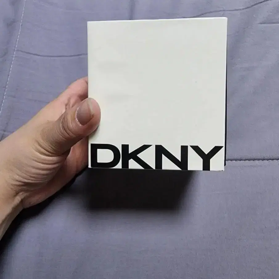 DKNY 여성 메탈 시계