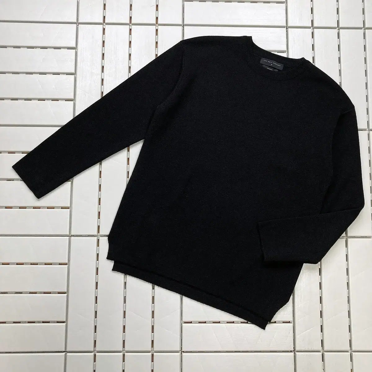 [100] The Knit Company black round neck oversized cashmere knit