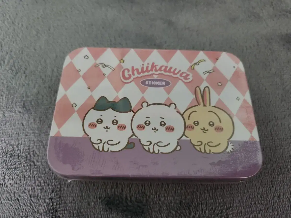 Chiikawa crew tin case for sale