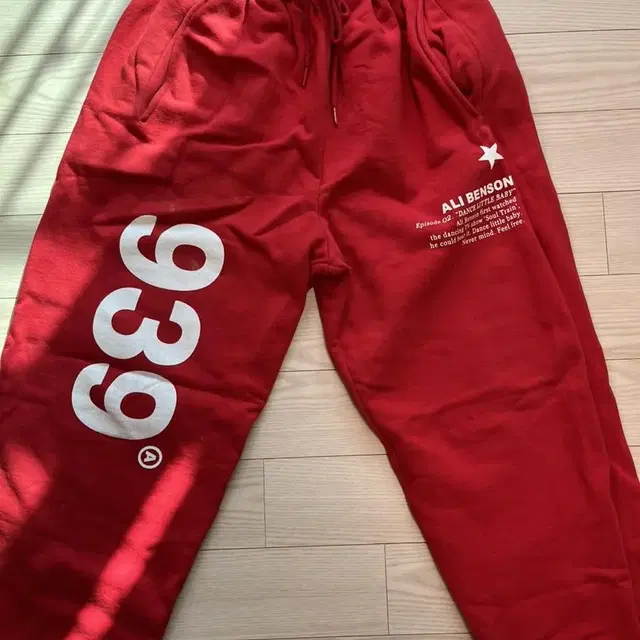 아카이브볼드 939 LOGO SWEAT PANTS (Deep Red)