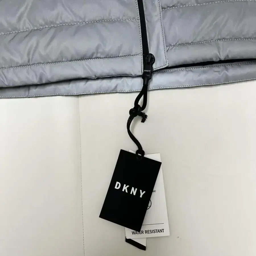 DKNY 경량 패딩