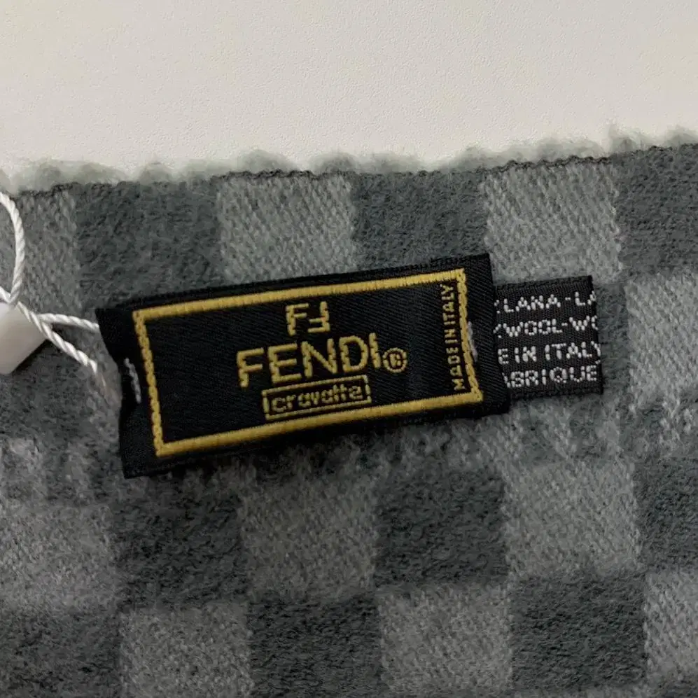 Fendi 펜디 그레이컬러 울 체크 머플러