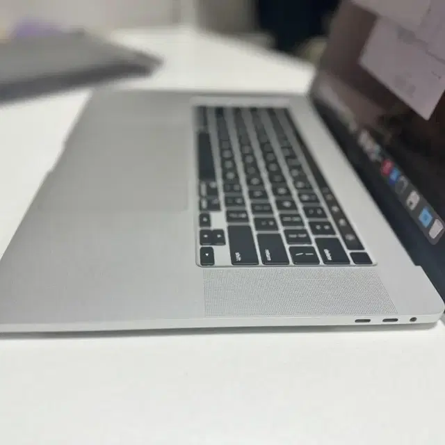 맥북프로16인치 2019 i7 32gb 512gb 그래픽카드5500m 8