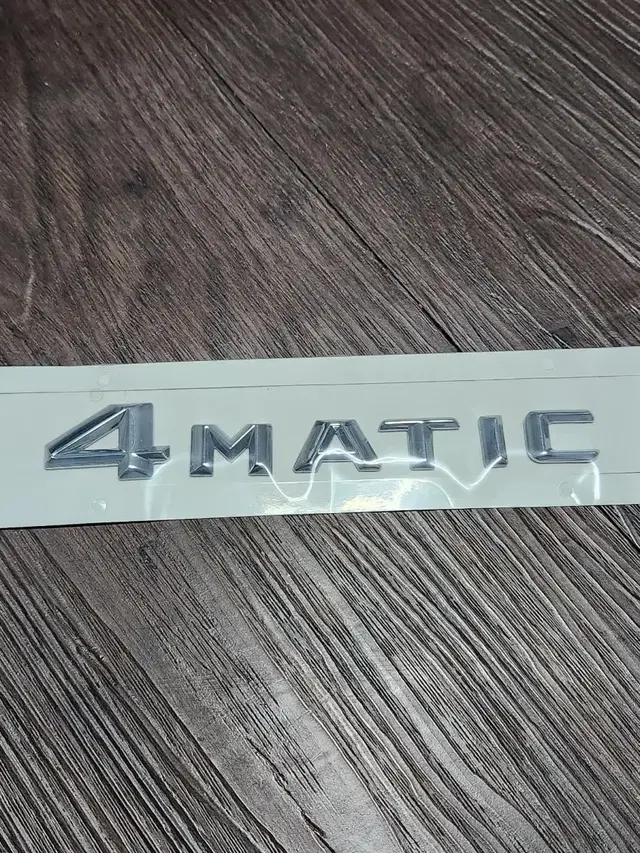 벤츠 4MATIC 엠블럼