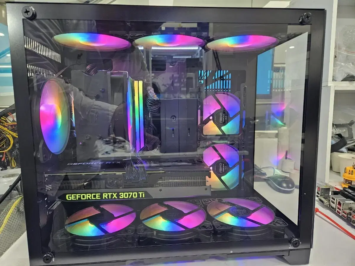 i7 8700K / Z370 / 1TB / 3070Ti / 850W